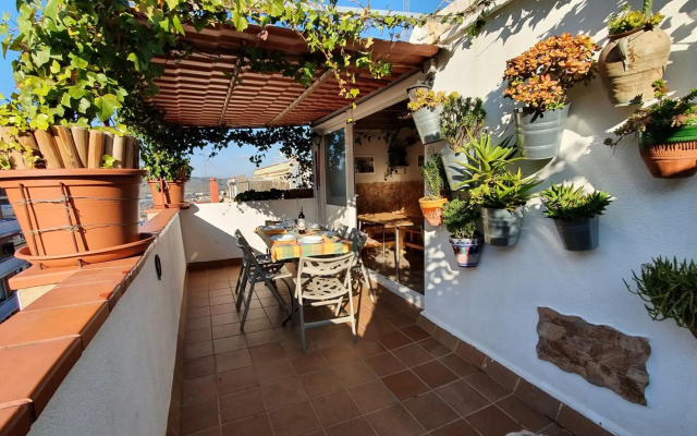 Atico con terraza y Barbacoa, junto linea Metro de BCN