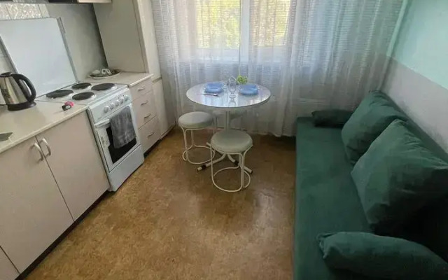 Gold Apart (Gold Apart) on the University Embankment 36B