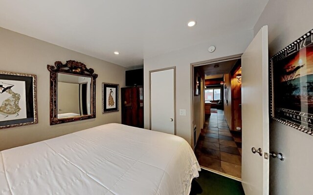 Upgraded 4 Bedrooms at 1849 Condos - Slopeside To Skiing & Mountain Biking