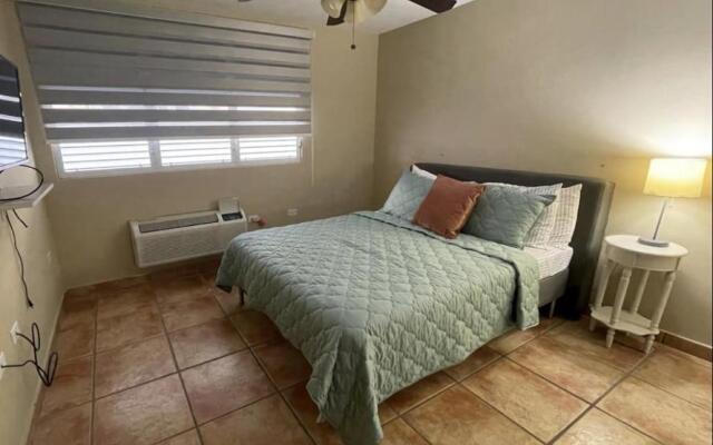 Spacious Full Apt w/Beach, Pools, Entertainment 3BR/2BT