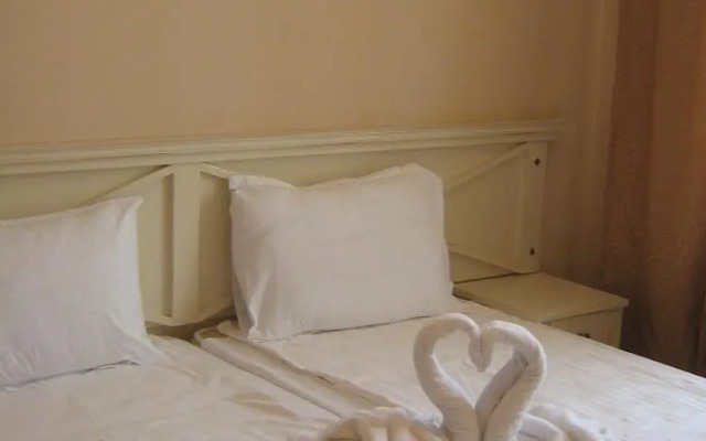 Apartment in Dawn Park Aparthotel