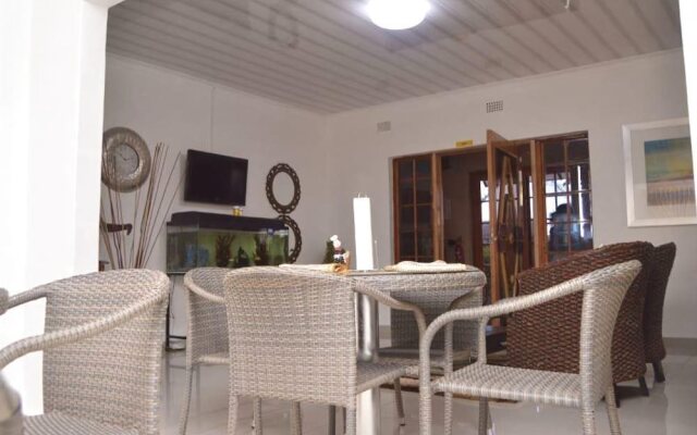 Crown Guest Lodge