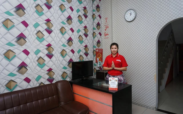 OYO 111 Grand Palace Resident