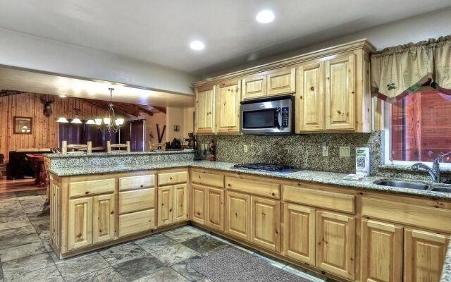 No. 21 Tamarack Lodge Cabin