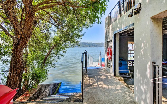 Lakefront Retreat w/ Dock, Paddle Boards & Kayaks!
