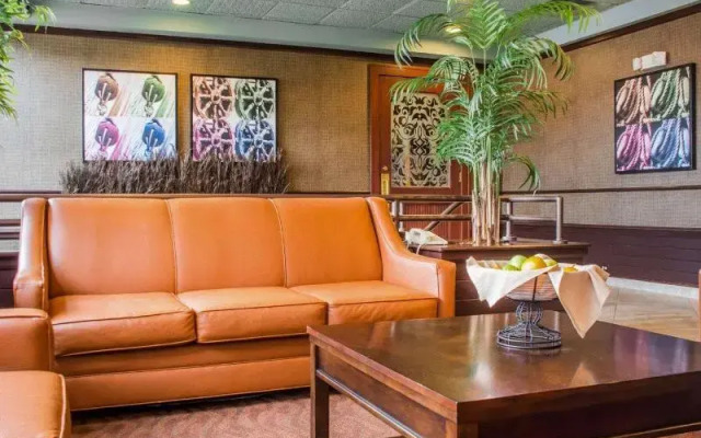 Quality Inn & Suites Riverfront