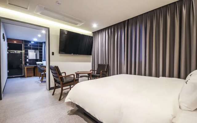 Busan Oncheonjang Hotel Mithuna