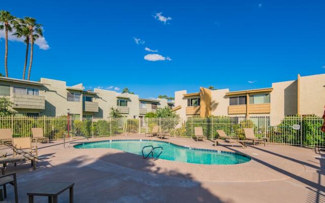 1BR near Fashion Square by WanderJaunt