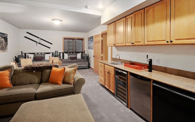 2109 B Chamonix 4 Bedroom Home by RedAwning