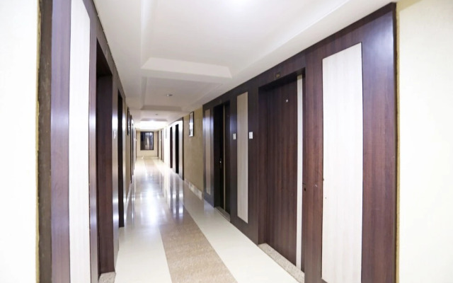 OYO 22040 Hotel Central Plaza