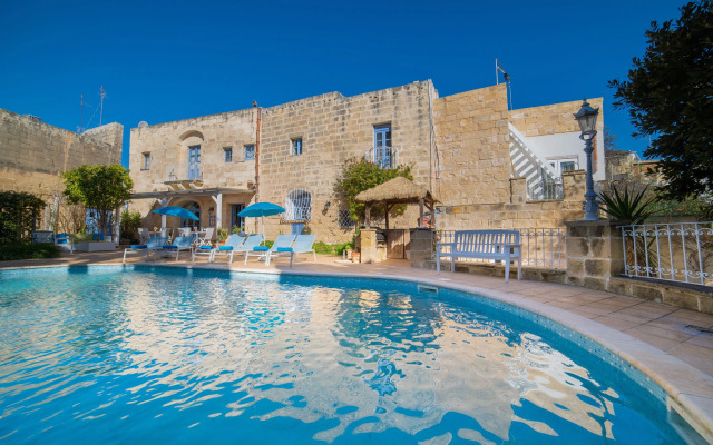 Village Knights Accommodation