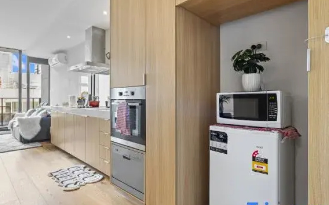 Ultra-Convenient CBD Pad 2BR - 2min to Southern Cross