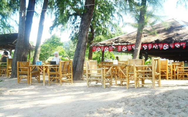 Lanta Palm Beach Resort