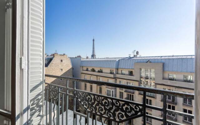 Designer Apartment - Eiffel Tower View!