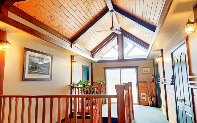 Golden Mountain View Suites