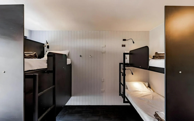 BUNK Surfers Paradise - International Backpacker Hostel