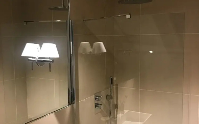 The Turnville Road Residence - CBB