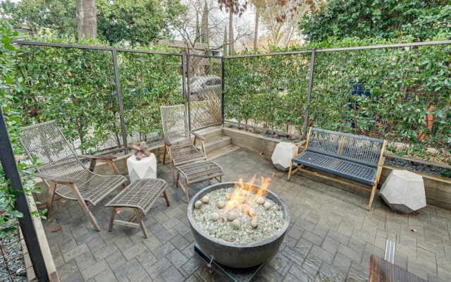 Centrally Located Sacramento Retreat w/ Fire Pit!