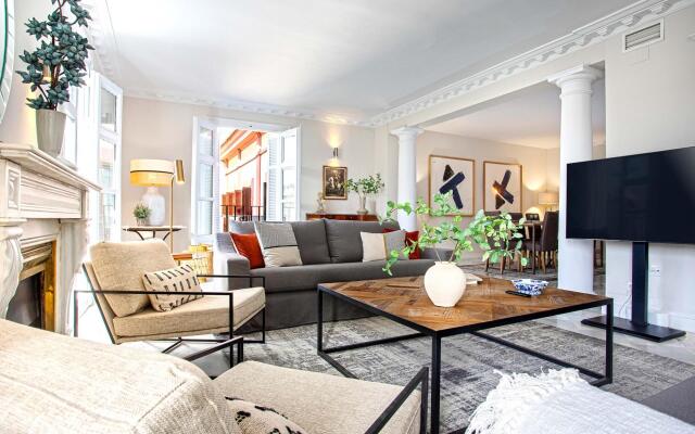 Spectacular apartment with 258m2 and 4BD near Alcazar. San Fernando