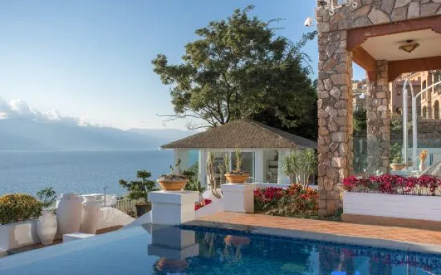 Heqi Lake View Hotel