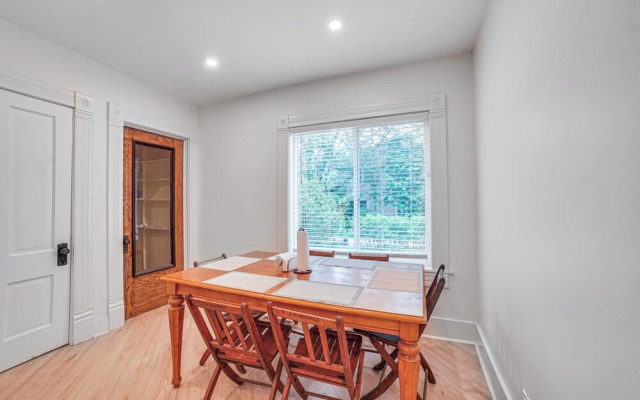 Charming Champaign Victorian w/ Deck!