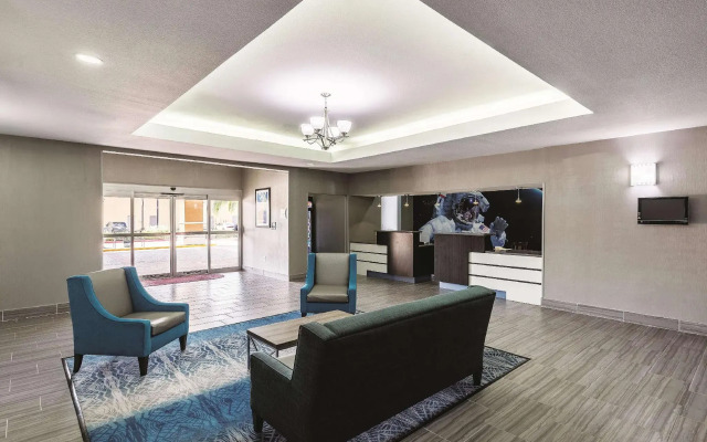 Platinum Inn & Suites Webster