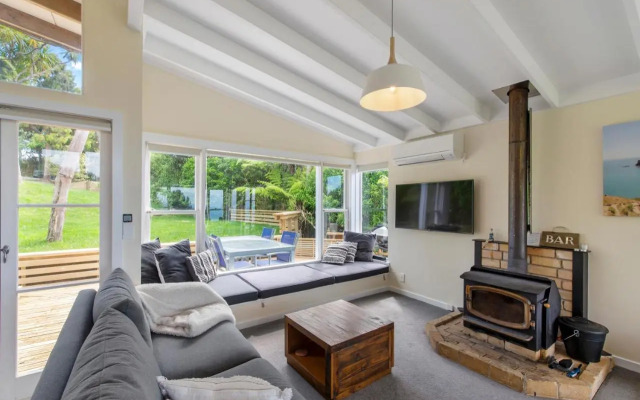 Piha - City Escape, Piha Holiday Home