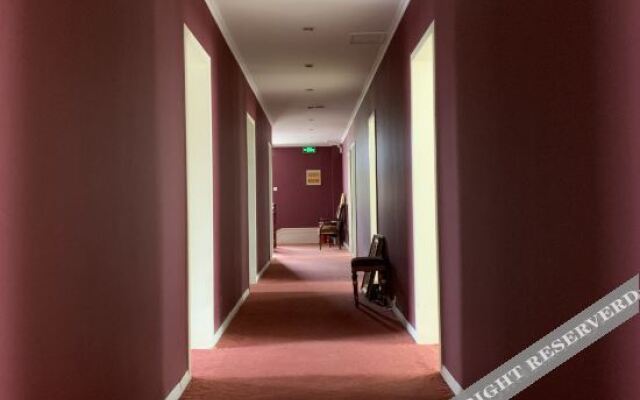Tianjin Xiangjiang Holiday Hotel