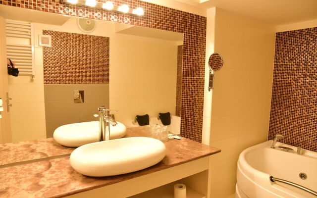 Bacolux Craiovita Hotel & Events