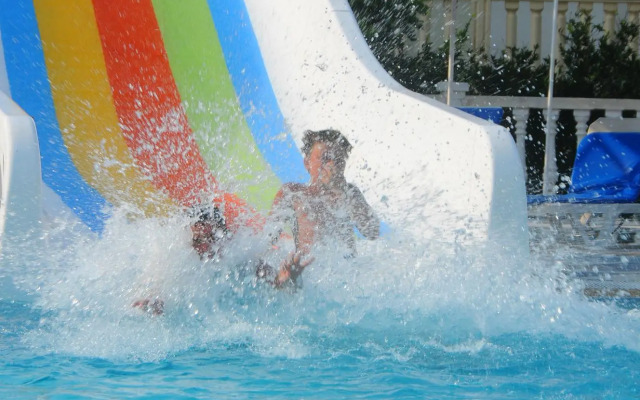 Riverside Premium Hotel