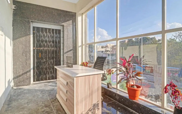 OYO Flagship 80554 Hanuma Residencies