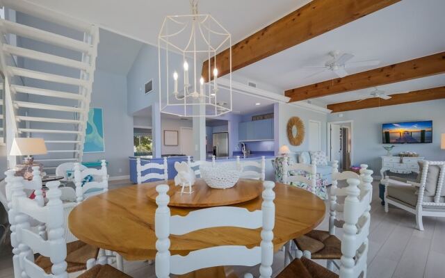 Flamingo Bay 4 Bedroom Home by RedAwning