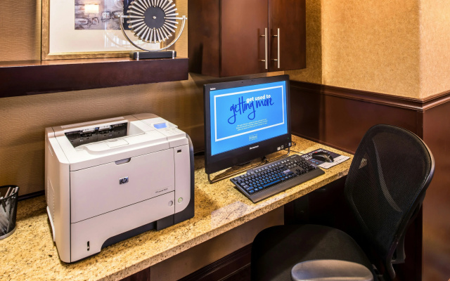 Hampton Inn & Suites Ontario