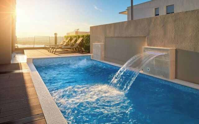 Exclusive pool villa with view