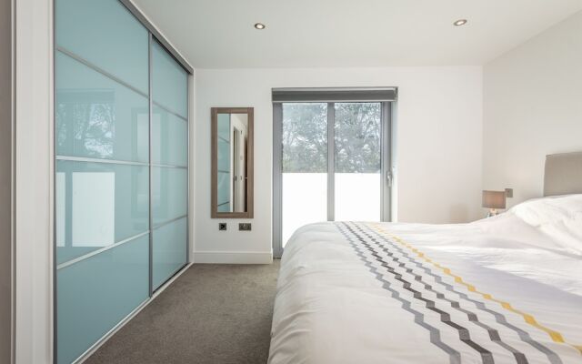 Luxury Balcony Apartment with Parking
