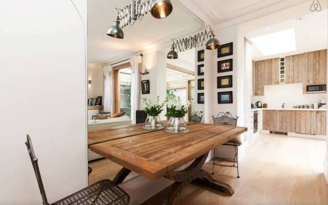 Retreat to a Stylish Flat in Chelsea