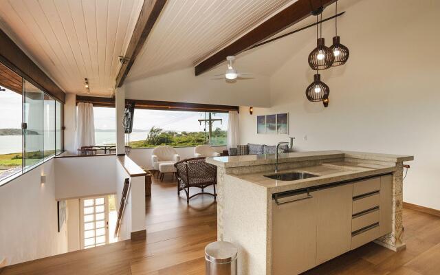 Casa c/ Área Goumert e 4 Suítes | CBR 11