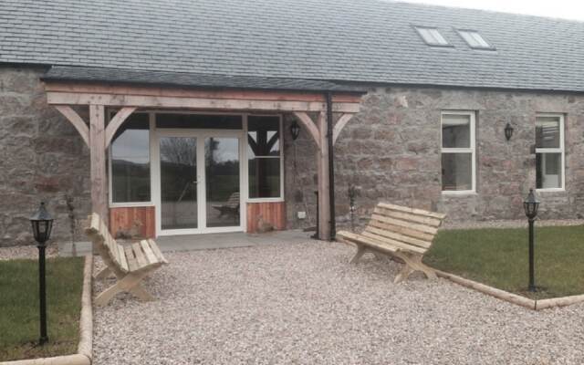 Mill of Dess Lodge & Mill Cottage