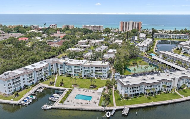 Serenity On Sutton 2 Bedroom Townhouse by RedAwning
