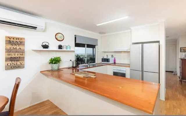 Milang Lakefront Retreat