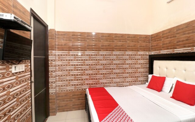 OYO 35497 Hotel Kapoor Residency