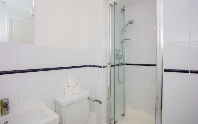 2 Bedroom Flat In East London