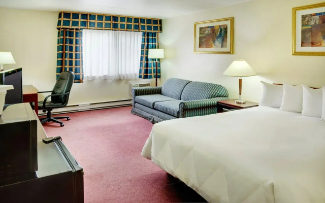 Travelodge by Wyndham Ottawa East