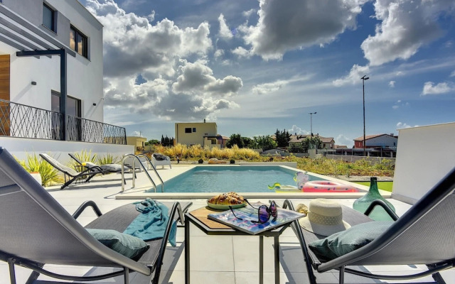 Modern Villa With Private Swimming Pool