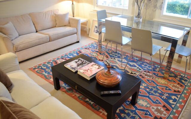 2 Bedroom Flat in Battersea Sleeps 4