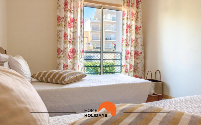 #004 Amazing T2 with seaview and pool 900m beach