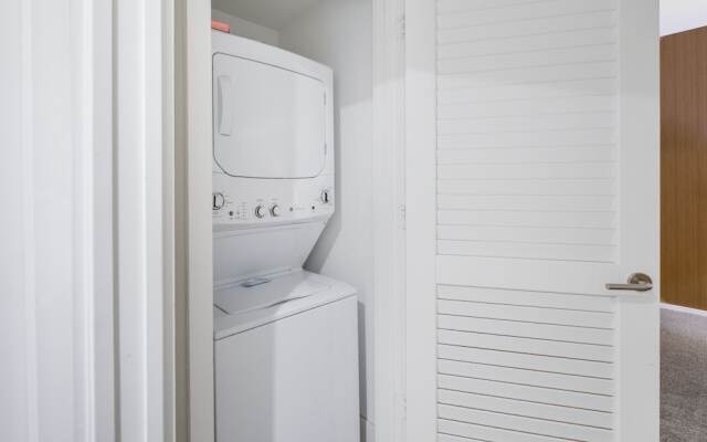 Perfect Beachfront Condo: Comfort & Luxury