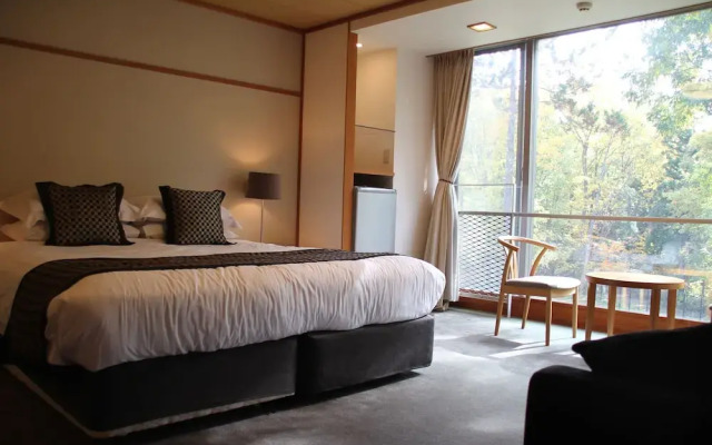 The Ridge Hotel & Apartments