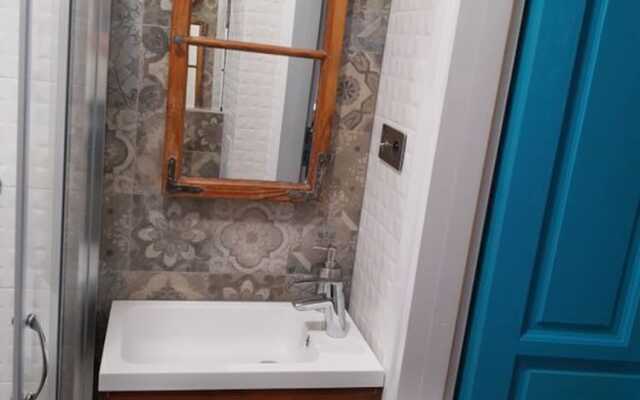 Star 66 West by Cracow Moods. Loft2b