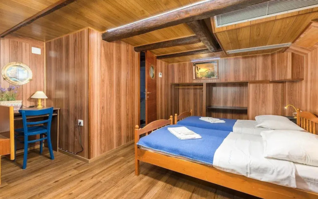Pet-friendly Apartment in the Heart of Cres